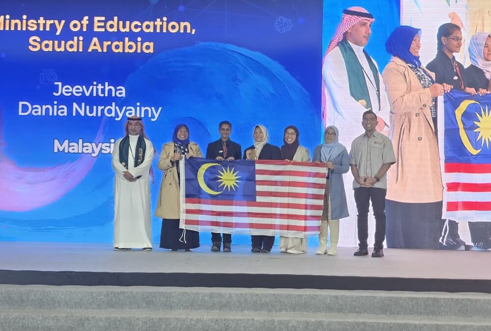 Pelajar Johor rangkul tiga anugerah antarabangsa di Korea dengan filamen dari sisa nanas