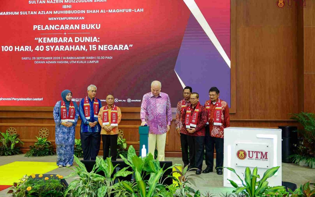 Sultan Nazrin sempurnakan pelancaran buku Kembara Dunia karya Zaini Ujang